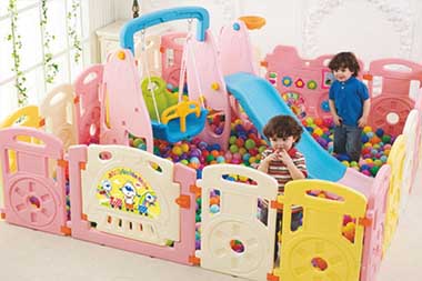 Ball pool & fence
